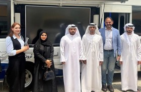 هيئة الرعاية الأسرية تطلع على حافلة شرطة أبوظبي الرقمية للتوعية بالمخدرات