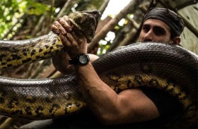 يرقة تهزم مغامرًا أمريكيًا نجا من فكي أناكوندا