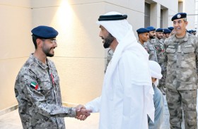 نهيان بن زايد يشارك مجندي الخدمة الوطنية وأسرهم مبادرة «فطوركم عند عيالكم» في العين