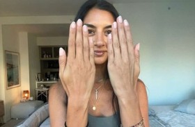 تجني آلاف الدولارات يومياً من جمال يديها وقدميها