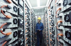 «الهيمنة التي لا تُرى».. لماذا يعتمد الأمن القومي الأمريكي على بطاريات صينية؟