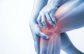 لماذا تتعرض النساء لإصابات الرباط الصليبي أكثر من الرجال؟