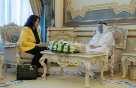 حاكم الشارقة يستقبل وزيرة الشؤون الثقافية التونسية